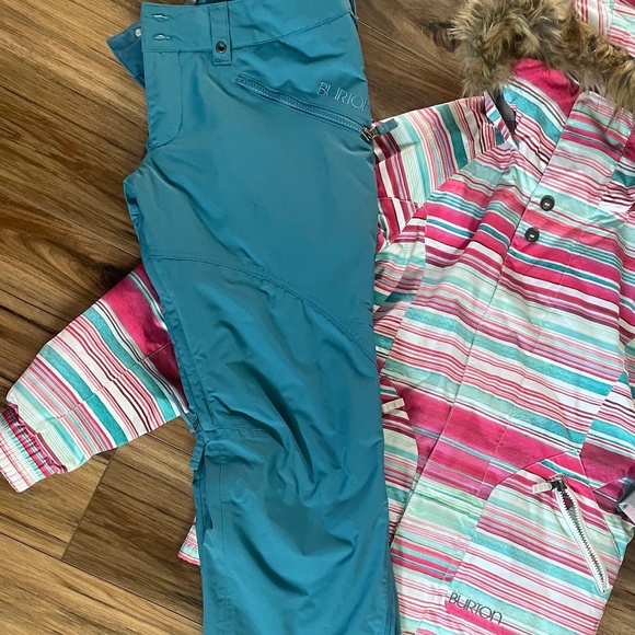 Burton Snowboard or Ski Complete Outfit - Picture 2 of 7